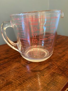 Vintage Pyrex Glass 4 Cup Measuring Cup, Excellent Preowned Condition!